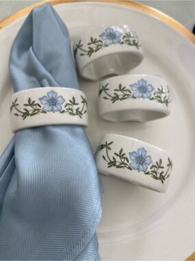 Portmeirion The Queen's Hidden Garden Blue Floral Napkin Rings - Set of 4